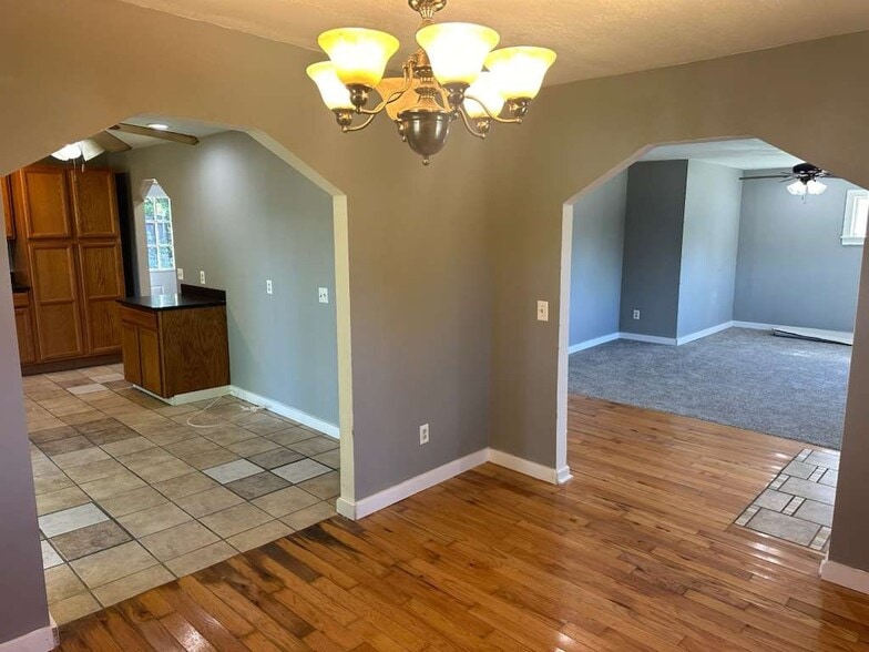 Building Photo - 66 Layton St