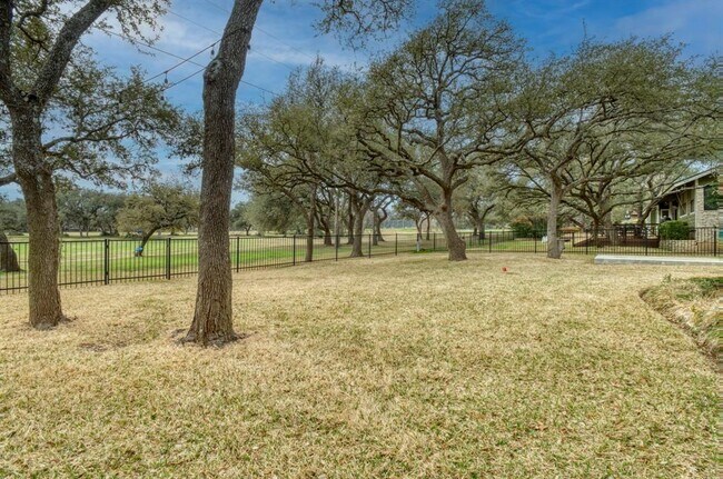 Building Photo - 11532 Spicewood Pkwy