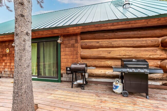 Building Photo - 55823 Wood Duck Dr