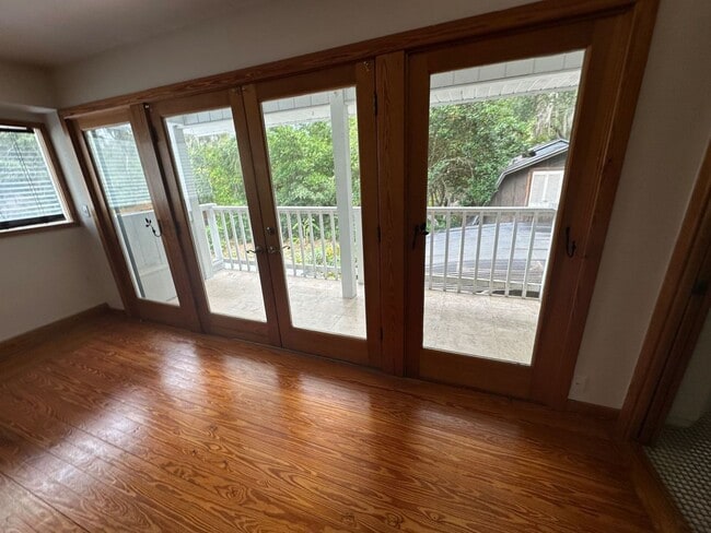 Building Photo - Charming 3 Bedroom w/ study that can be 4th bedroom, 3 Bath Home in Florida Park – Hardwood Floor...