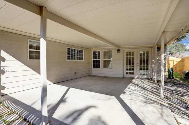 Building Photo - 1106 Western Springs Dr