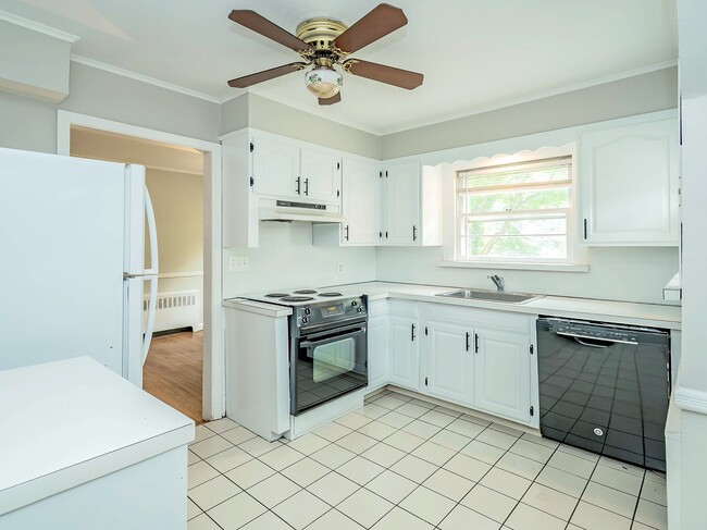 Building Photo - 65 Beechwood Dr