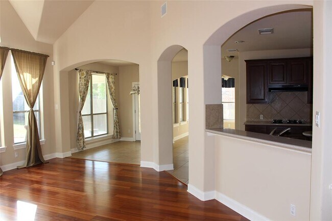 Building Photo - 7617 Menler Dr