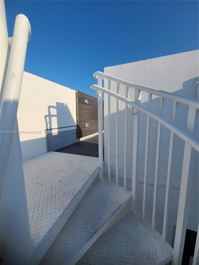 Building Photo - 825 Michigan Ave