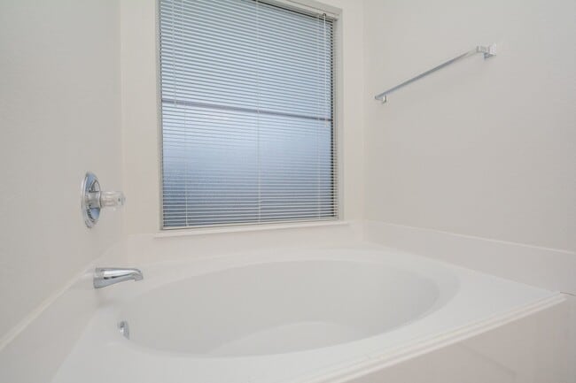 Building Photo - 2811 Eros Ln