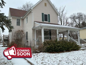 Building Photo - 633 1/2 S Main St