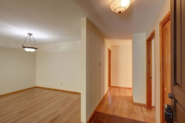 Building Photo - Beautifully Refinished 4BR 2BA Home on Lar...