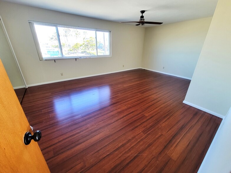 Building Photo - 1001 Seal Way