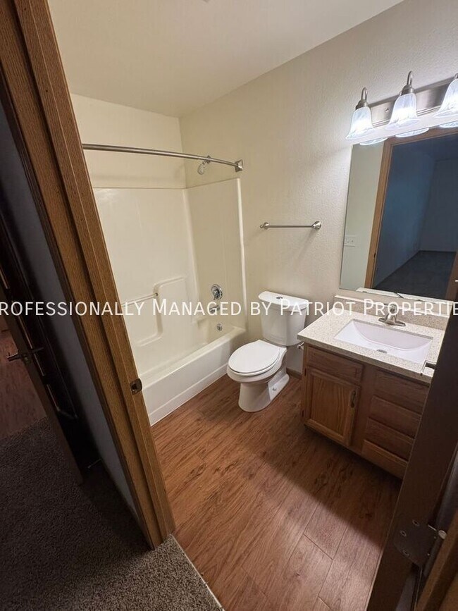 Building Photo - 1609 N Thompson Dr