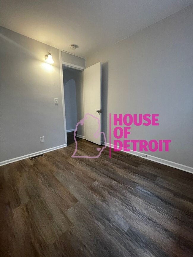 Building Photo - 3 BEDROOM 1 BATH SINGLE FAMILY HOME~ WARREN
