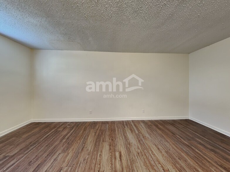 Building Photo - 1535 Reynolds Forest Dr