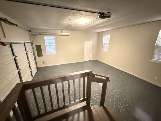 Building Photo - Newly Renovated 3 BR 2 Bath brick home