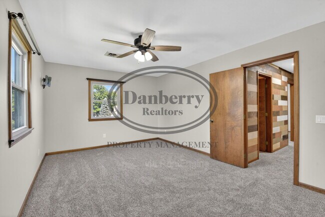 Building Photo - 3018 Gleneagle Dr