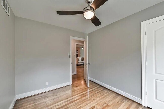 Building Photo - 6135 Indigo St