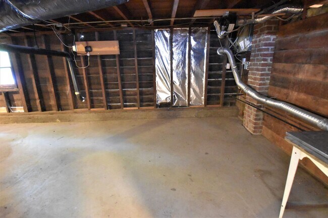 Building Photo - 306 24th St