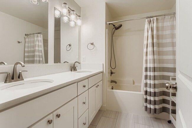 Building Photo - 3771 SE 43rd Ave