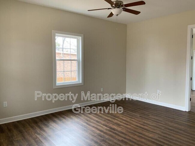 Building Photo - 108 9th St