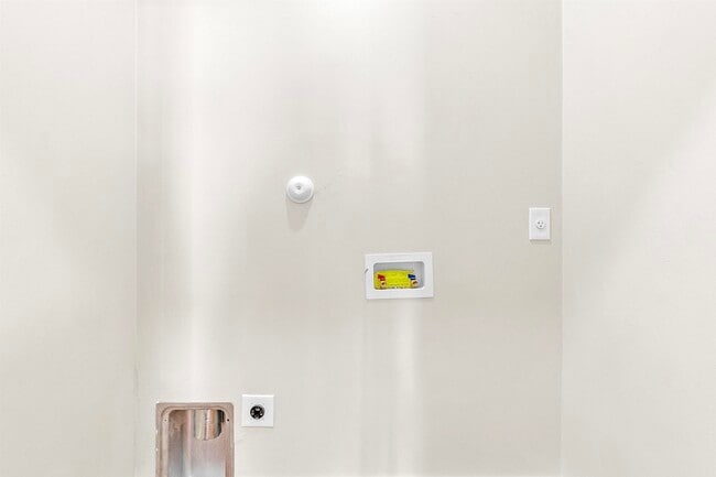 Building Photo - 2245 Monroe Ave