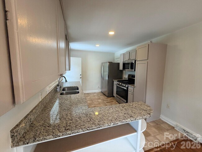 Building Photo - 1411 Richland Dr