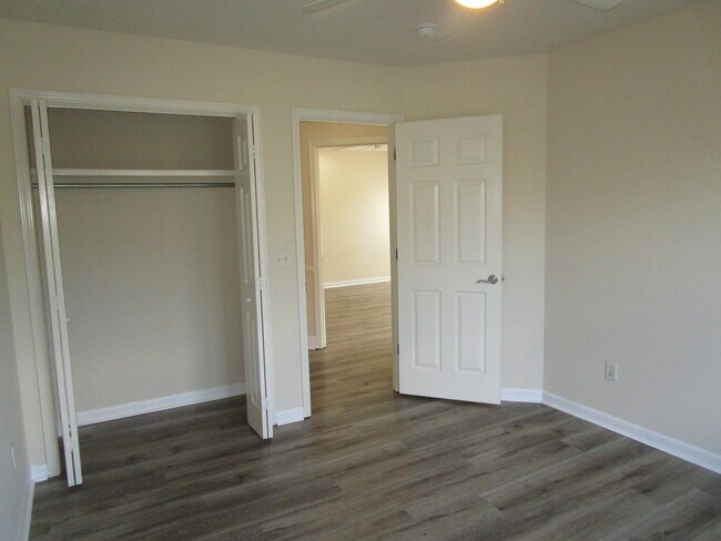 Building Photo - 3442 Beacon Dr