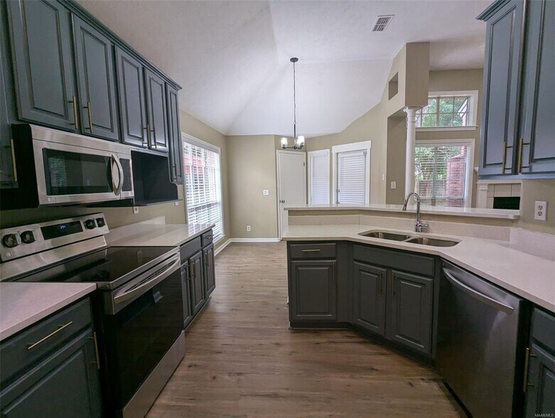 Building Photo - 7157 White Oak Ln