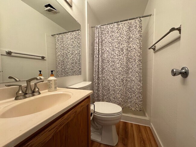 Building Photo - BEAUTIFUL 2 Bed 2 Bath Condo in Boulder-Av...