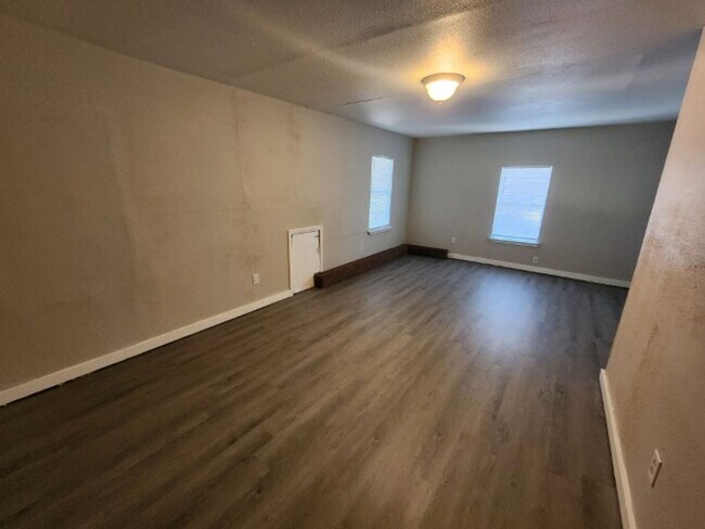 Building Photo - 4511 Atkins St