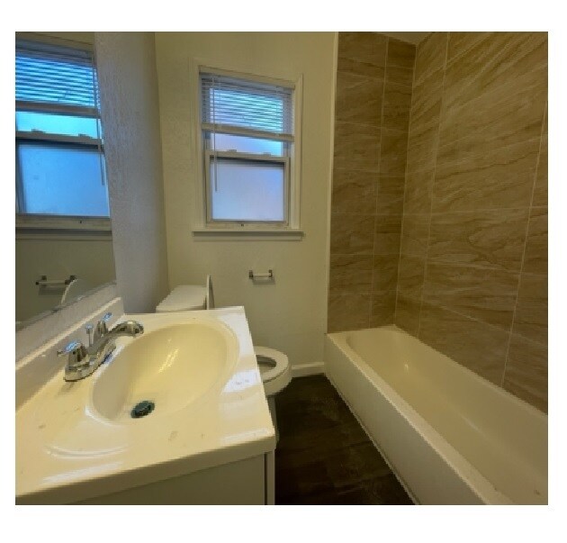 Building Photo - 14100 E State Fair Ave