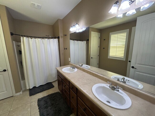 Building Photo - 15747 W Shaw Butte Dr