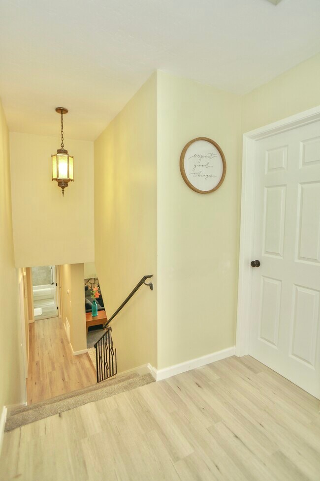 Building Photo - 15341 Vermont St