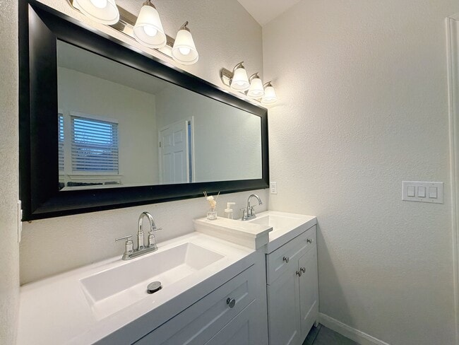 Building Photo - 638 Marbauch Ave