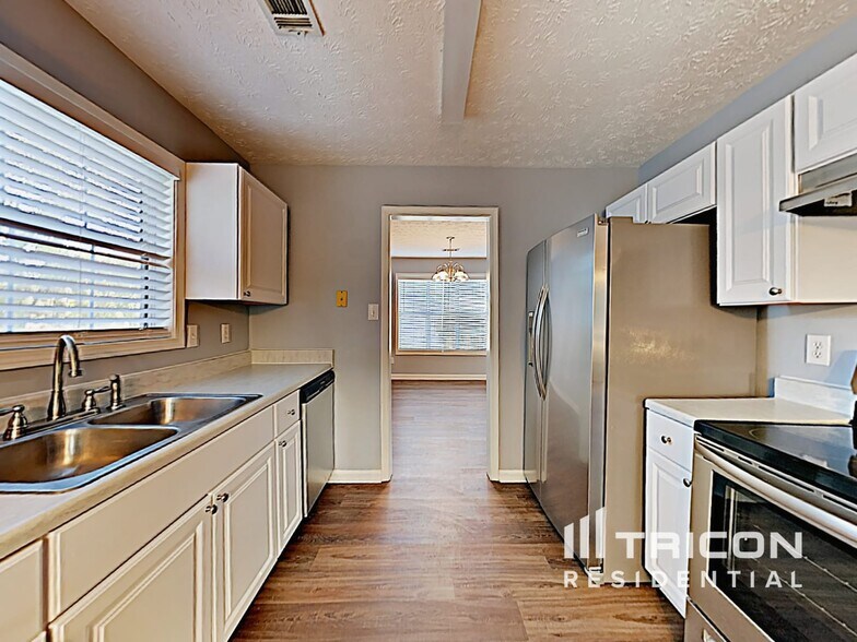 Building Photo - 520 Allens Landing Ct