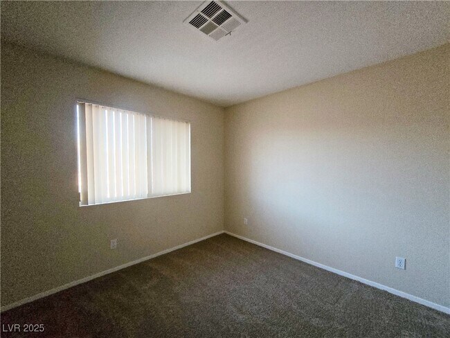 Building Photo - 8120 Sandy Creek Dr