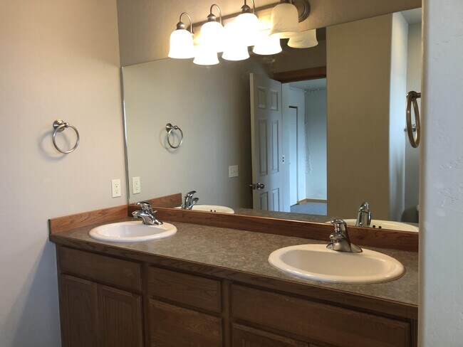 Building Photo - 2961 N 27th Ave