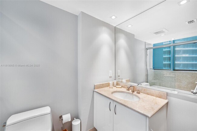 Building Photo - 1331 Brickell Bay Dr