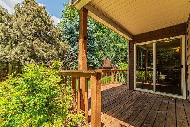 Building Photo - 3BD, 2.5BA Boulder Townhome with 2 Parking Spots