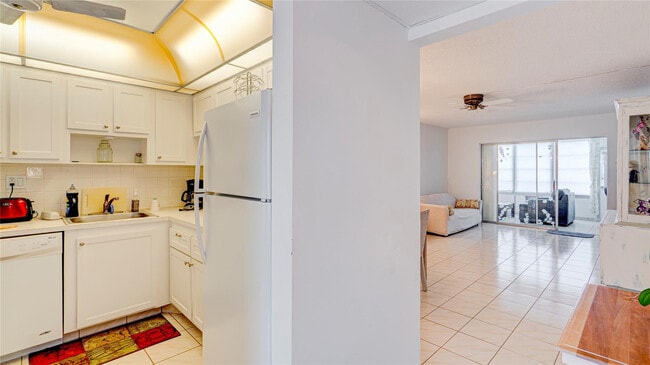 Building Photo - 7787 Golf Cir Dr