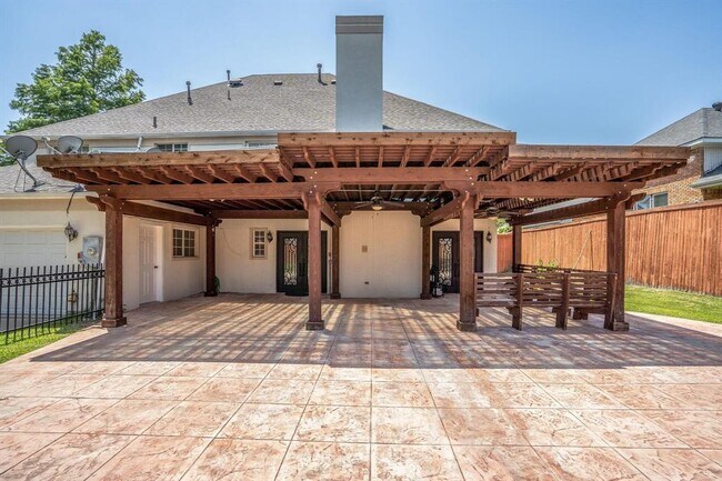 Building Photo - 2613 Brookside Dr