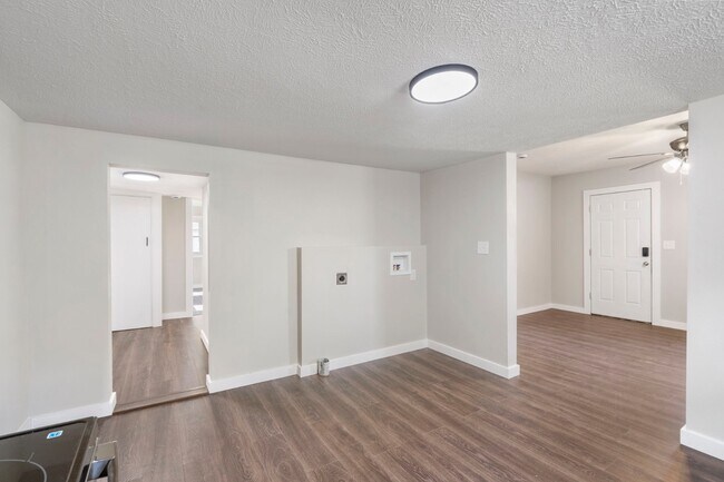 Building Photo - 2100 N Nettleton Ave