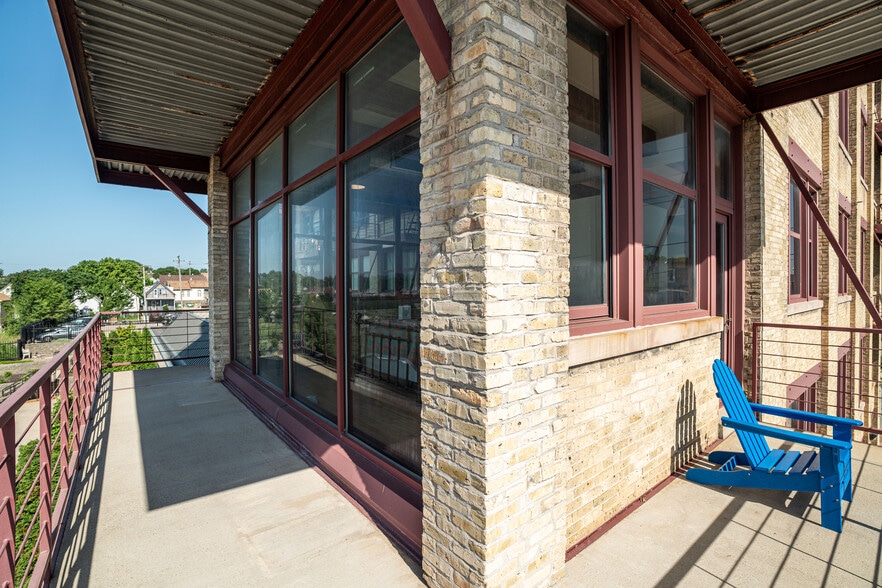 Balcony - 215 W Maple St