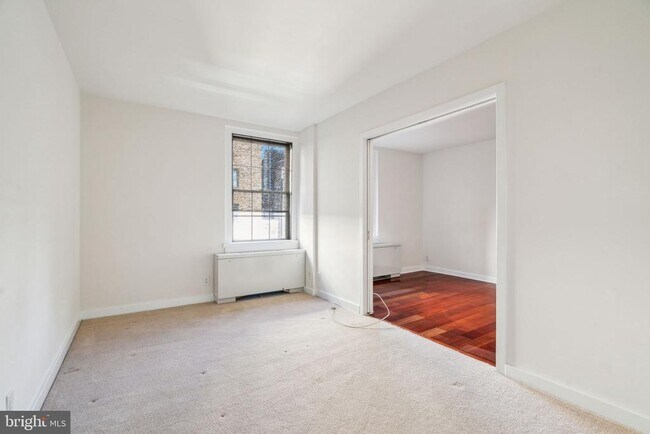 Building Photo - 219 S 18th St