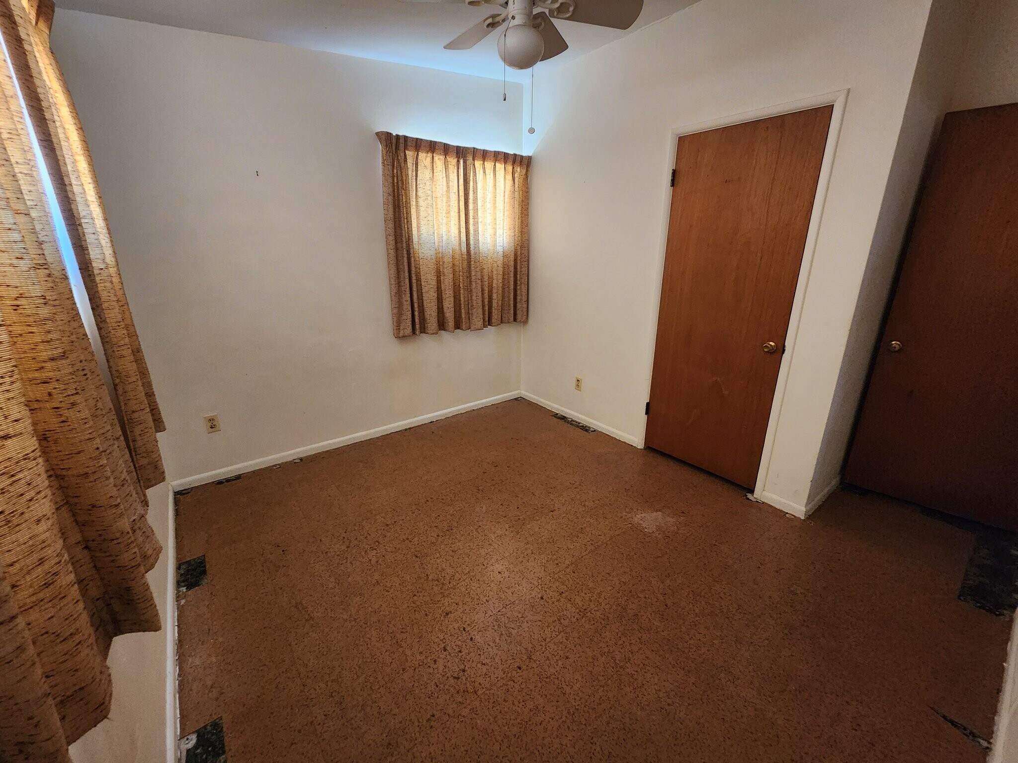 Building Photo - 525 S Rosemont Ave