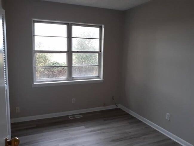 Building Photo - 13562 E 450 Rd