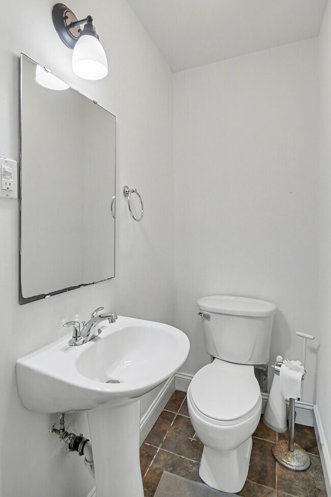 Building Photo - 7045 Pershing Ave