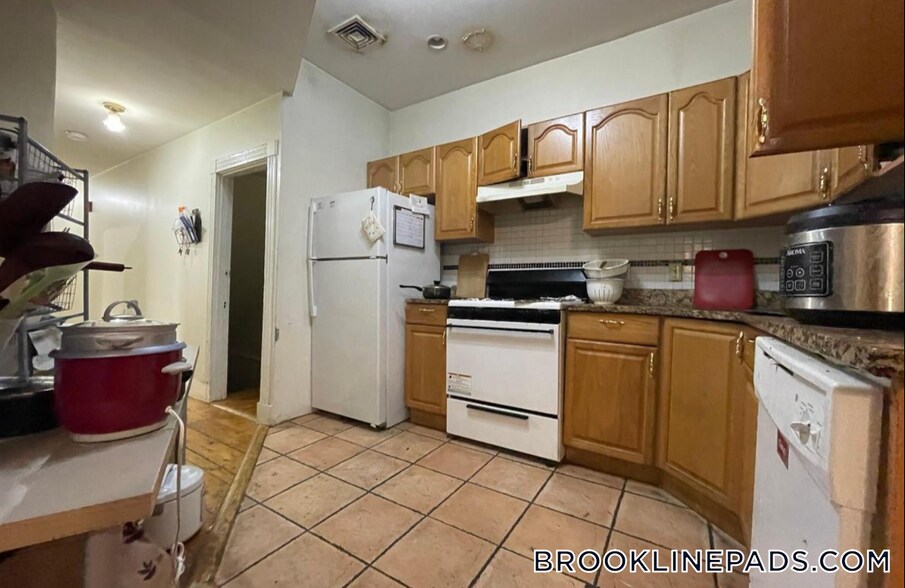 Building Photo - 129 Brook St