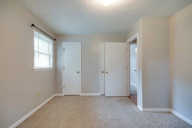 Building Photo - 748 Dejarnette Ln