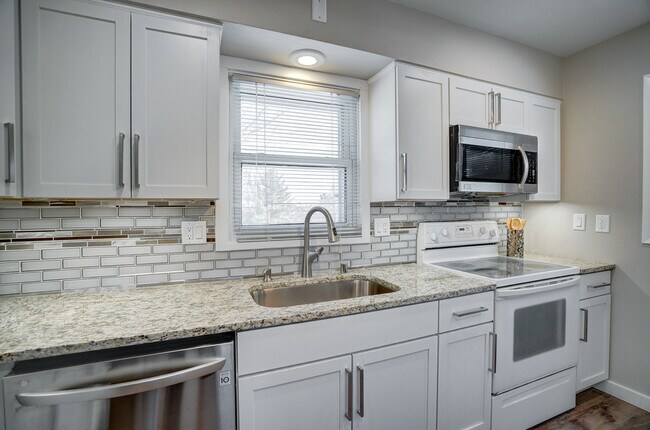 Building Photo - 4686 Capitol View Rd