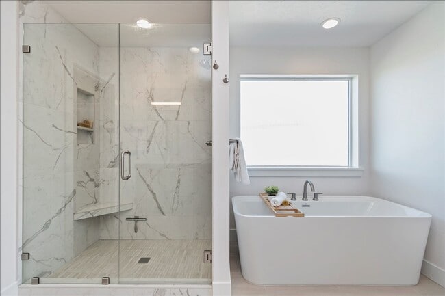 Building Photo - Custom Model Home on the Meridian Bluff