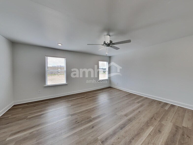 Building Photo - 116 Punderson Dr