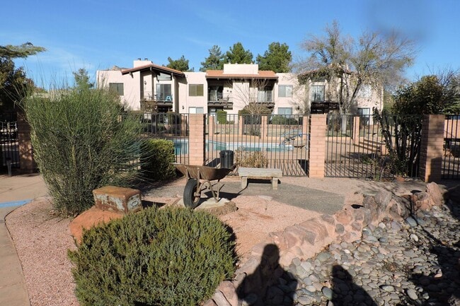 Building Photo - 65 Verde Valley School Rd